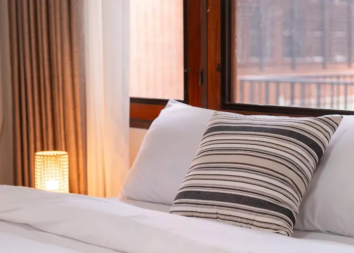 Thonglor|spacious 4br4ba, Fast-wifi, Netflix, Shop